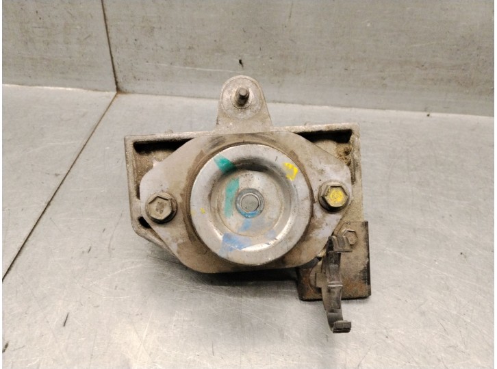 Replacement right engine mount for Renault Trafic II bus (JL) 2.0 dCi 115, OEM IAM reference 8200219372