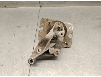 Replacement engine mount for Renault Trafic II passenger van (JL) 2.0 dCi 115, OEM/IAM reference 8200818975