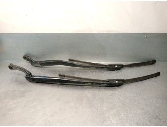 Replacement right front wiper arm for Audi A4 B6 Avant (8E5) 2.5 TDI quattro, OEM IAM reference 8E1955408A 8E1955408A