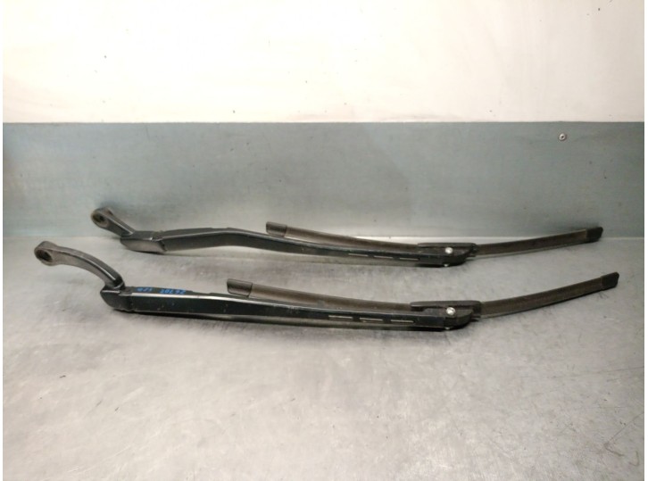 Replacement right front wiper arm for Audi A4 B6 Avant (8E5) 2.5 TDI quattro, OEM IAM reference 8E1955408A 8E1955408A