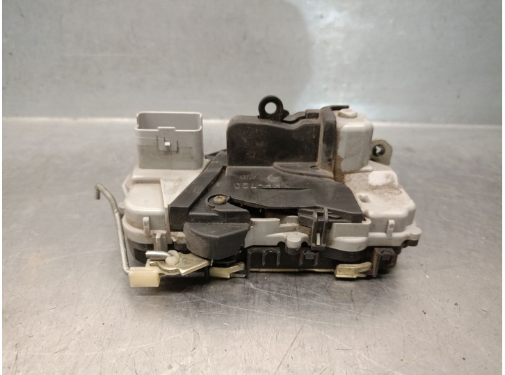 Replacement right front door lock for Peugeot 307 (3A/C) 2.0 16V, OEM IAM reference 9136L2 9136L2