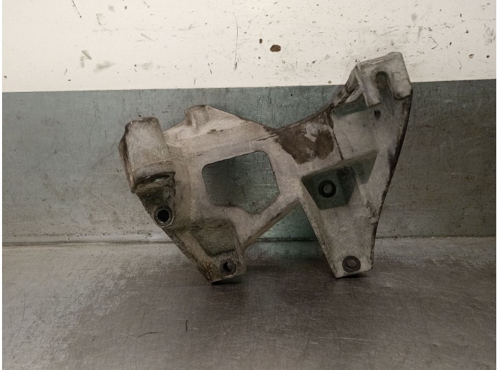 Replacement alternator bracket for Chrysler Grand Voyager (GS) 2.4, OEM/IAM references 04861132AAB 4861132AA