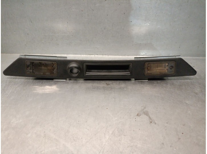 Replacement exterior tailgate handle for Audi A4 B7 (8EC) 2.0 TDI, OEM/IAM reference 8E0827657H 8E0827657H