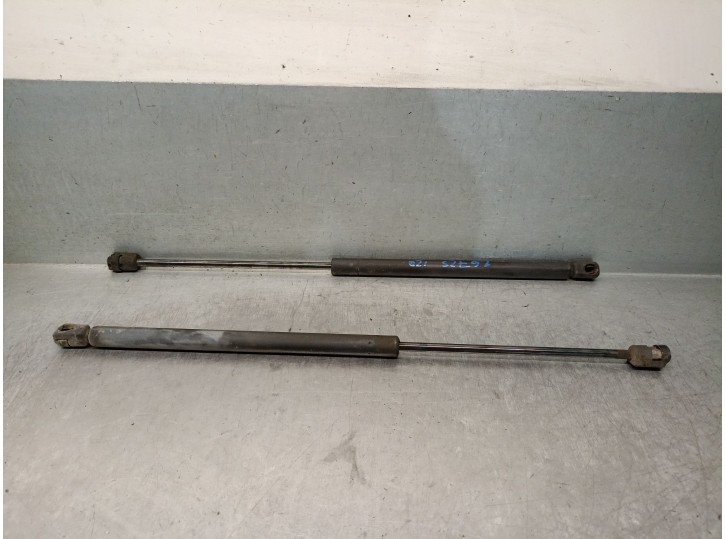 Replacement trunk / liftgate struts for Audi A3 (8L1) 1.9 TDI, OEM/IAM references 8D9827552F 8D9827552F