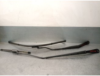 Right front wiper arm for Renault Clio V 1.6 E-Tech 140 (B7MU). OEM/IAM: 288816122R 2888161