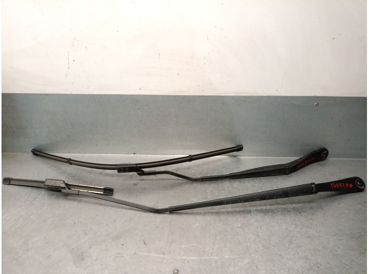 Right front wiper arm for Renault Clio V 1.6 E-Tech 140 (B7MU). OEM/IAM: 288816122R 2888161