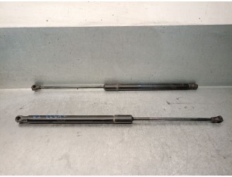 Replacement trunk / liftgate struts for Renault Clio V (B7_) 1.6 E-Tech 140 (B7MU), OEM/IAM reference 904508213R 90450