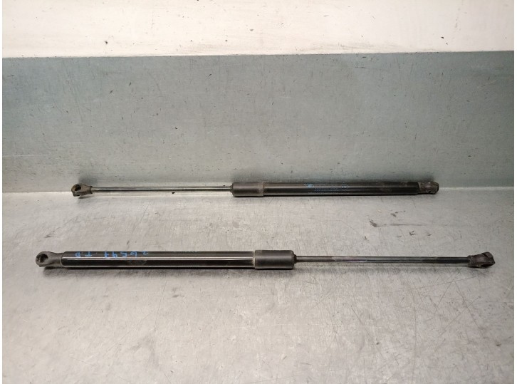 Replacement trunk / liftgate struts for Renault Clio V (B7_) 1.6 E-Tech 140 (B7MU), OEM/IAM reference 904508213R 90450