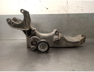 Replacement alternator bracket for Renault Trafic II van (FL) 1.9 dCi 100 (FL0C), OEM/IAM references 8200115762 8200689751