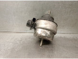 Replacement engine mount for Audi A4 B6 Avant (8E5) 2.5 TDI quattro, OEM IAM reference 8E0199379AC 8E0199379AC