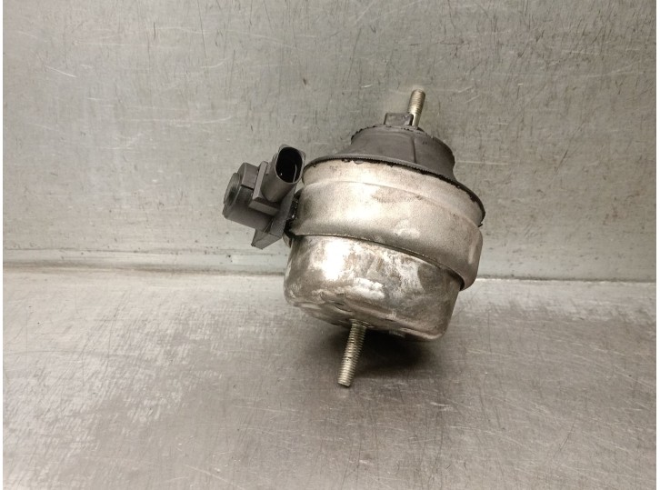 Replacement engine mount for Audi A4 B6 Avant (8E5) 2.5 TDI quattro, OEM IAM reference 8E0199379AC 8E0199379AC
