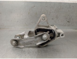 Replacement right engine mount for Mercedes-Benz A-Class (W176) A 45 AMG 4MATIC (176.052), OEM IAM reference A2462400809 A2