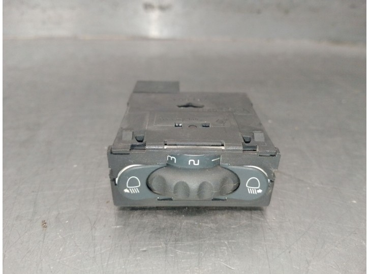 Replacement switch for Renault Mégane Scénic (JA0/1_) 1.9 dTi (JA0N). OEM/IAM references: 8200051309 8200051309