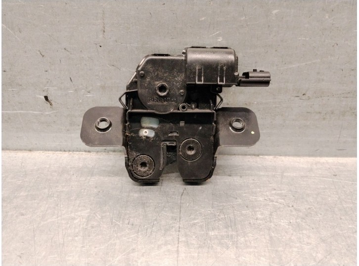 Replacement trunk / tailgate lock for Renault Clio V (B7_) 1.6 E-Tech 140 (B7MU), OEM/IAM reference 846304010R