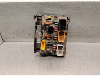 Relay / fuse box for Peugeot 307 1.6 HDi. OEM/IAM reference: 9661708280