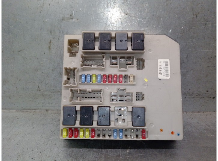 Replacement relay / fuse box for Renault Clio III (br0/1, cr0/1) 1.5 dCi, OEM IAM reference 902663A
