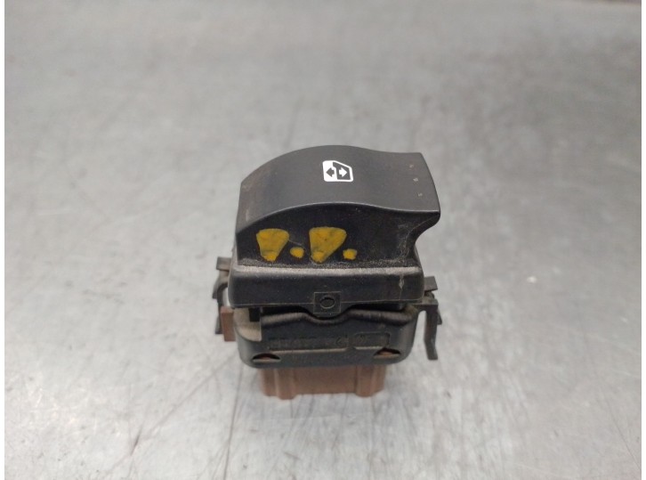 Replacement right front power window switch for Nissan Primastar van (x83) 2.0 dCi 115, OEM IAM reference 26488