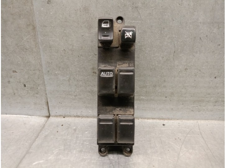 Left front power window switch for Nissan X-Trail I (T30) 2.2 dCi