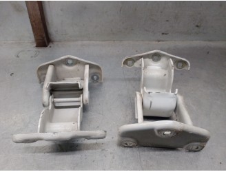 Replacement rear door hinge for Nissan Primastar van (X83) 2.0 dCi 115. OEM/IAM references: 9042100QAC 9042100QAC