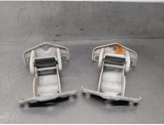 Replacement rear door hinge for Nissan Primastar van (X83) 2.0 dCi 115. OEM/IAM references: 9042100QAC 9042100QAC