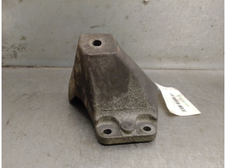 Replacement right engine mount for BMW 5 Touring (F11) 520d. OEM/IAM references: 22116781242 22116781242
