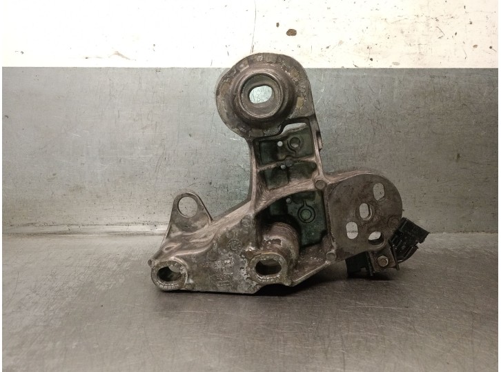 Replacement right engine mount for Audi A4 B7 (8EC) 2.0, OEM/IAM references 8E0199352 8E0199352N