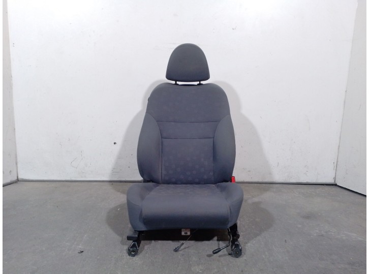 Replacement front right seat for Nissan Primera Hatchback (P12) 1.6. OEM/IAM reference: 87601BA100 87601BA100