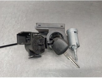 Replacement ignition switch for Opel Corsa C (x01) 1.2 (f08, f68), OEM/IAM references 24445098 913652