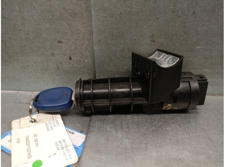 Ignition switch for Fiat Bravo I (182_) 1.9 JTD, OEM/IAM references 46751427 46751427