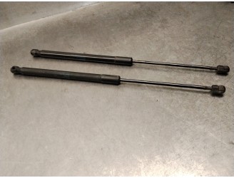 Replacement trunk / tailgate struts for Audi A1 (8X1, 8XK) 1.6 TDI, OEM/IAM references 8X3827552 8X3827552