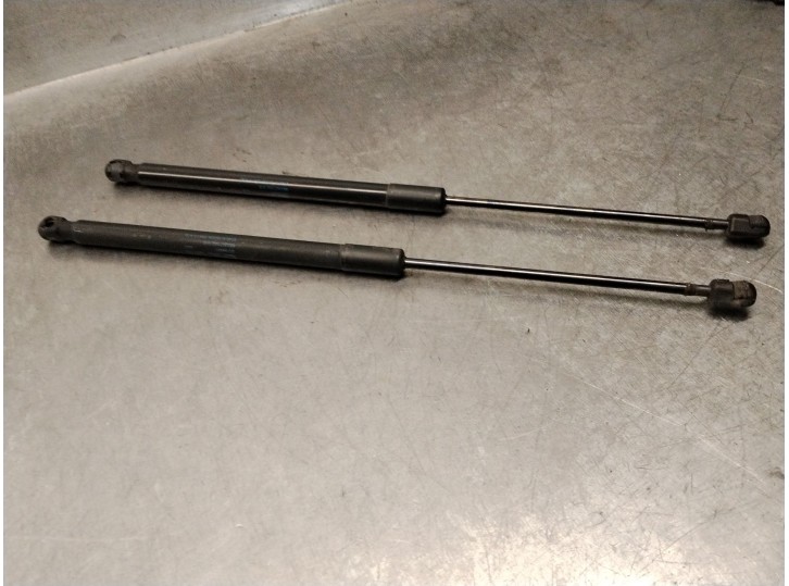 Replacement trunk / tailgate struts for Audi A1 (8X1, 8XK) 1.6 TDI, OEM/IAM references 8X3827552 8X3827552