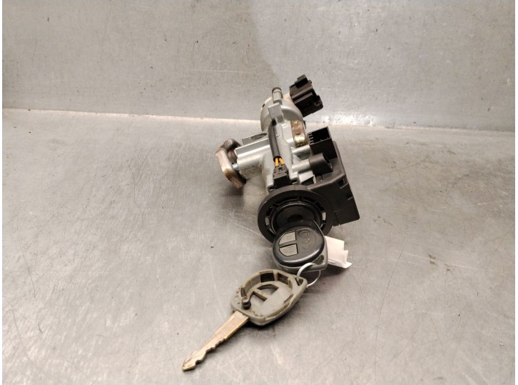 Replacement ignition switch for Suzuki Swift III (MZ, EZ) 1.3 4x4 (RS 413), OEM/IAM references 3710162JB0 3710162JB0