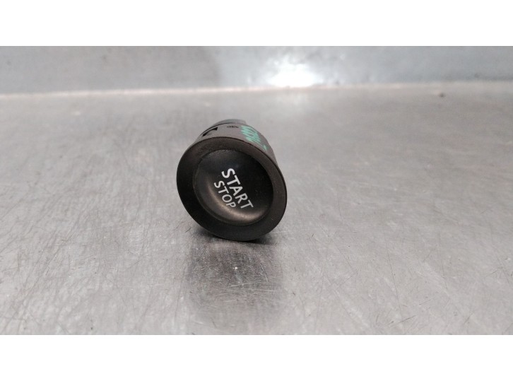 Replacement start/stop button for Renault Megane II sedan (LM0/1_) 1.6, OEM IAM references 8200107838 8200107838