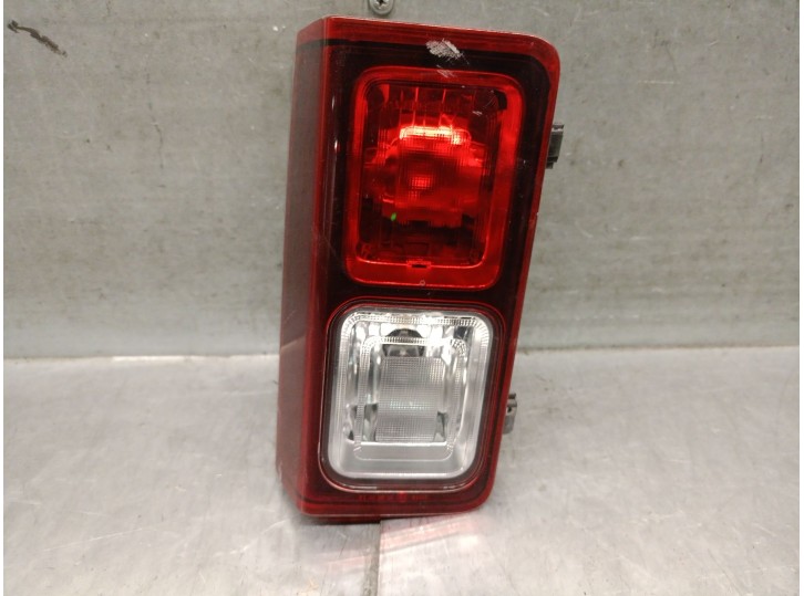 Replacement reverse light for Renault Trafic III passenger van (JG_) 1.6 dCi 125 (JGMH), OEM/IAM references 265548758R 265548758