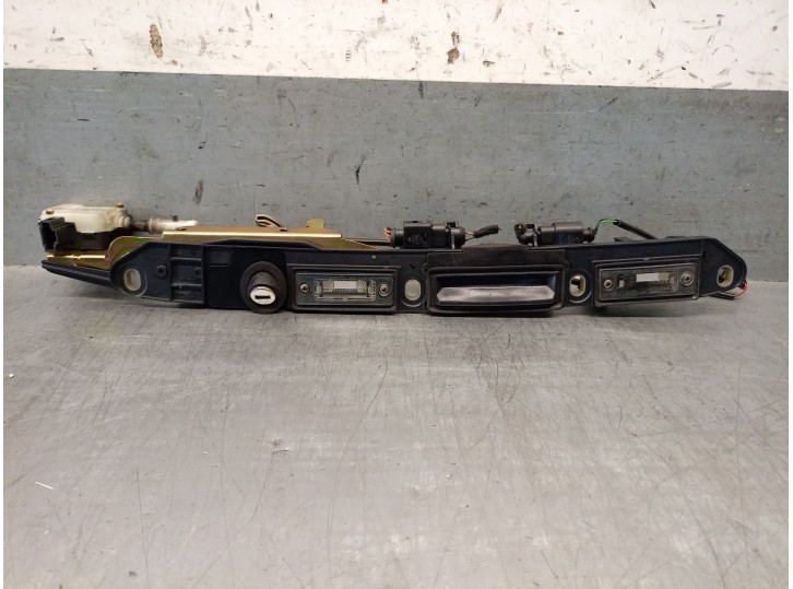 Replacement exterior trunk / tailgate handle for Volkswagen Passat B5.5 (3B3) 1.9 TDI, OEM/IAM references 3B5827297 3B5827297D