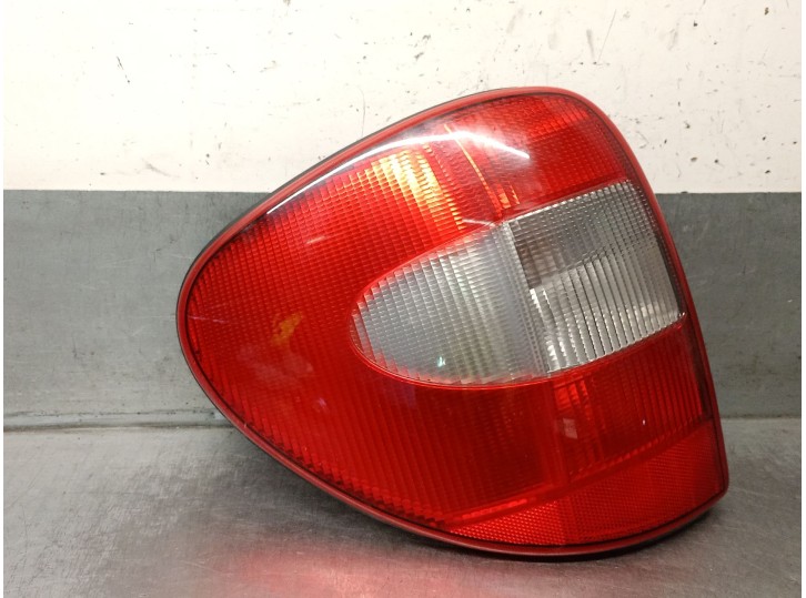 Replacement left taillight for Chrysler Grand Voyager (RG) 2.5 CRD, OEM IAM reference 4857307AB 4857307AA