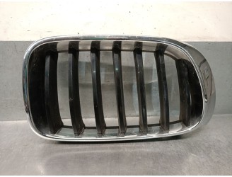Replacement right bumper grille for BMW X4 (F26) xDrive 20 d, OEM IAM reference 106271 51117338572