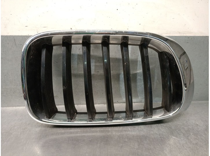 Replacement right bumper grille for BMW X4 (F26) xDrive 20 d, OEM IAM reference 106271 51117338572