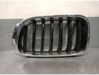Replacement left bumper grille for BMW X4 (F26) xDrive 20 d, OEM IAM reference 106271 51117338571