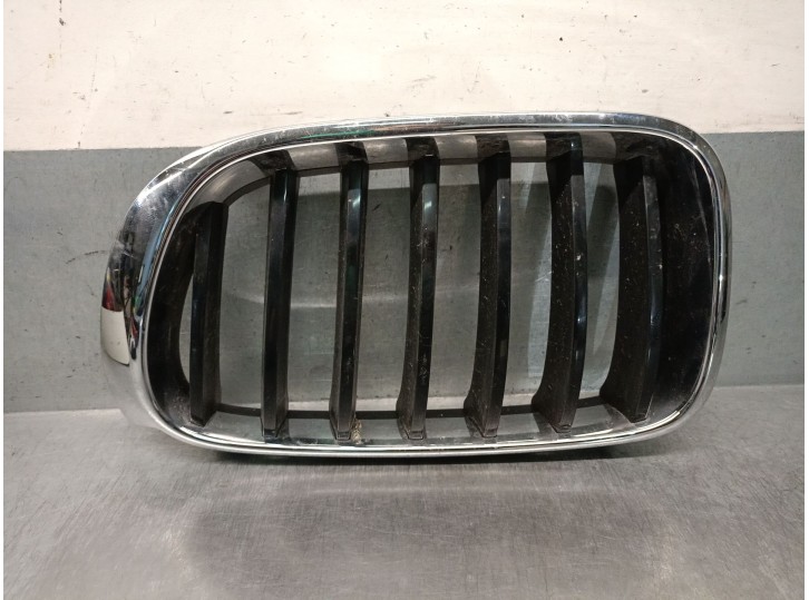 Replacement left bumper grille for BMW X4 (F26) xDrive 20 d, OEM IAM reference 106271 51117338571