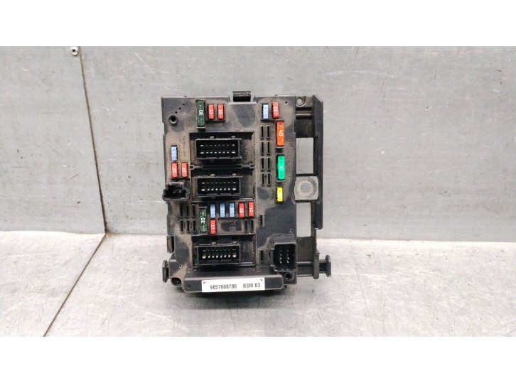 Replacement relay / fuse box for Citroën Xsara Picasso (N68) 1.6 HDi. OEM/IAM reference: 9657608780