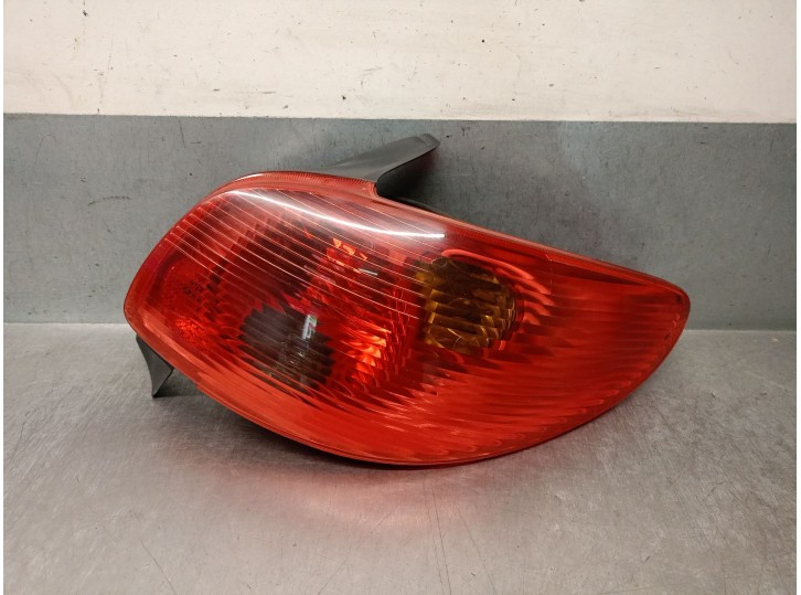 Replacement right tail light for Peugeot 206 hatchback (2A/C) 1.4 i, OEM/IAM references 6351S0 6351S0