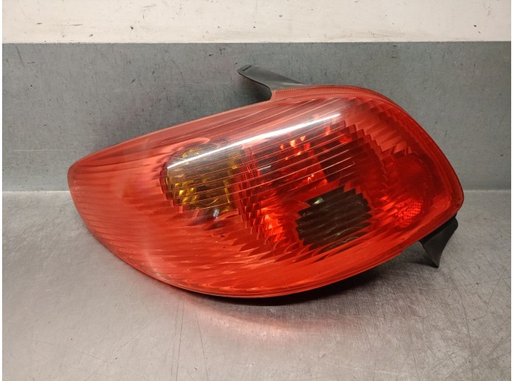 Replacement left tail light for Peugeot 206 hatchback (2A/C) 1.4 i, OEM/IAM references 6350S0 6350S0
