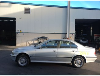 2000 BMW 5 (E39)
