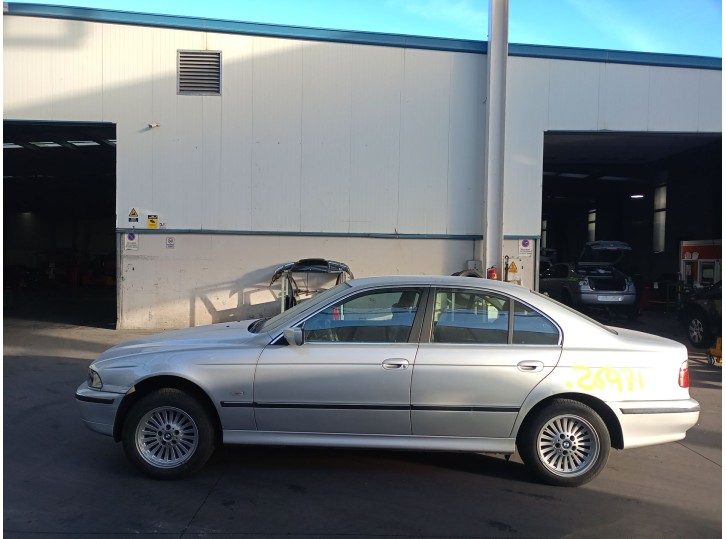 bmw 5 (e39) del año 2000