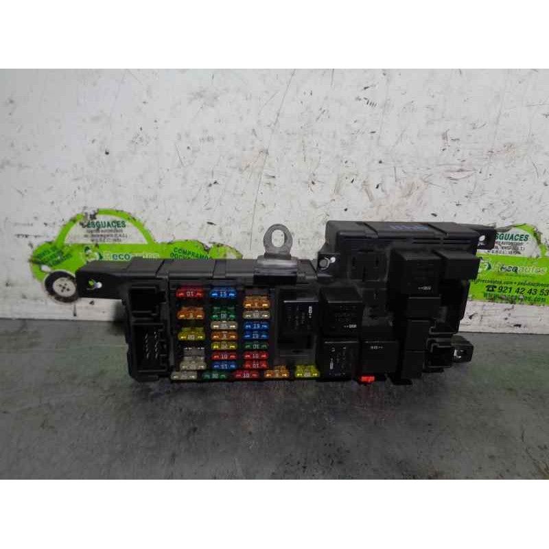 Recambio de caja reles / fusibles para volvo s60 berlina 2.4 diesel cat referencia OEM IAM 8678449 518828009 