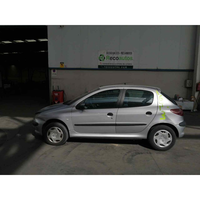 peugeot 206 berlina del año 2001