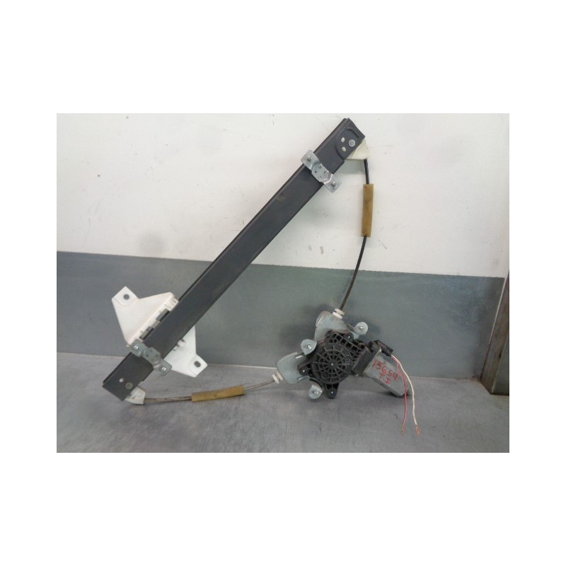 Recambio de elevalunas trasero izquierdo para ssangyong rodius xdi referencia OEM IAM 7333021001 2 PINES 5 PUERTAS