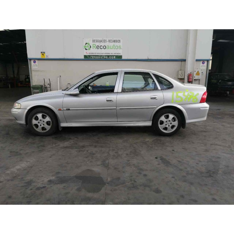 opel vectra b berlina del año 2000