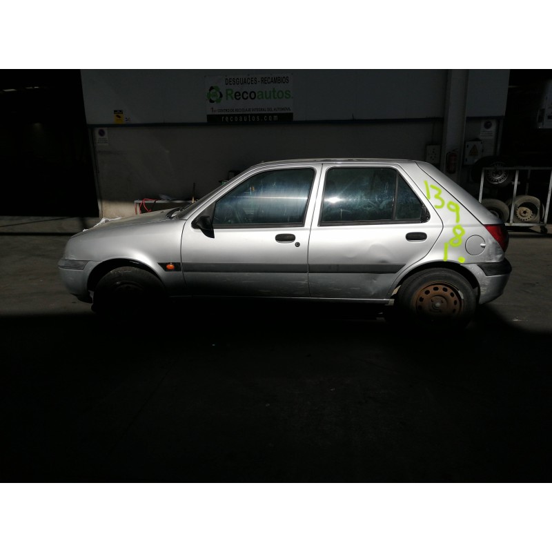 ford fiesta berlina (dx) del año 2000